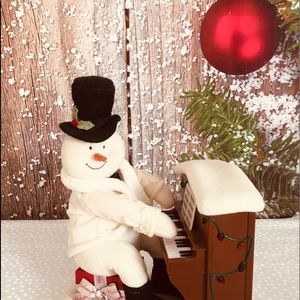 Adorable cutest singing piano playing snowman ~
